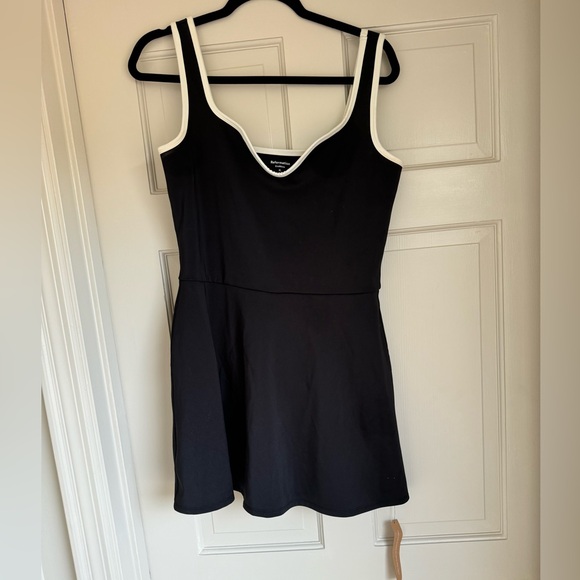 NWT REFORMATION ACTIVE TENNIS DRESS W SHORTS BLACK WHITE SIZE XL - Picture 6 of 9